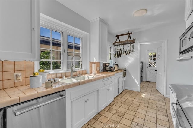 5531 Carpenter Ave, Valley Village, CA 91607 — photo 14 of 37