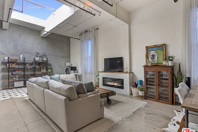 738 S Los Angeles Street 707, Los Angeles, CA 90014 — photo 2 of 2