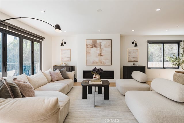 642 N Cahuenga, Los Angeles, CA 90004 — photo 4 of 36