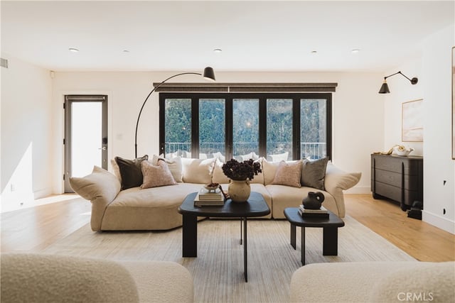 642 N Cahuenga, Los Angeles, CA 90004 — photo 8 of 36