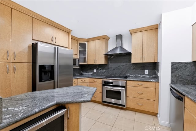 2700 Cahuenga Boulevard E 2217, Los Angeles, CA 90068 — photo 10 of 42