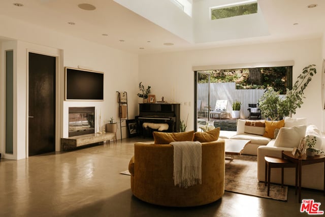 2169 Stanley Hills Drive, Los Angeles, CA 90046 — photo 7 of 24
