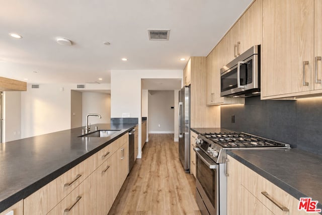 10951 National Boulevard 201, Los Angeles, CA 90064 — photo 10 of 27
