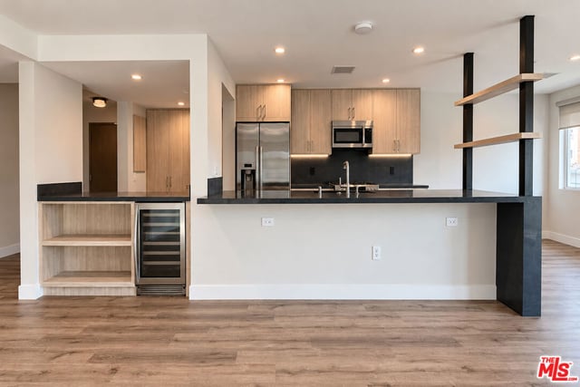 10951 National Boulevard 201, Los Angeles, CA 90064 — photo 2 of 27