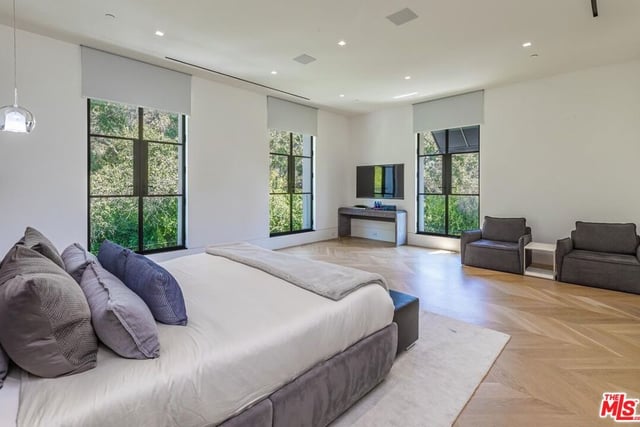 10701 Bellagio Road, Los Angeles, CA 90077 — photo 29 of 41