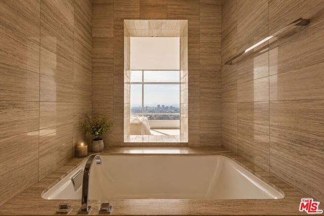 900 W Olympic Boulevard 34J, Los Angeles, CA 90015 — photo 14 of 17