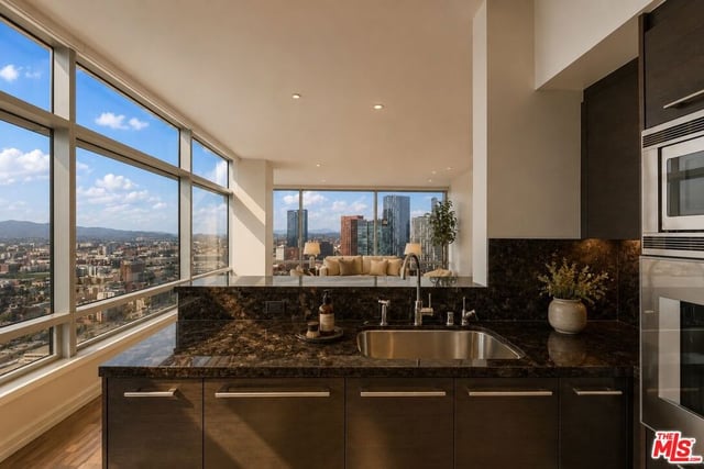 900 W Olympic Boulevard 34J, Los Angeles, CA 90015 — photo 5 of 17