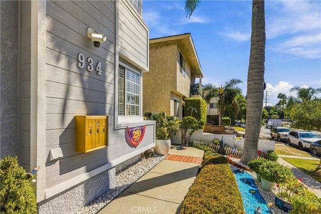 934 W 26th 1, San Pedro, CA 90731 — photo 2 of 27
