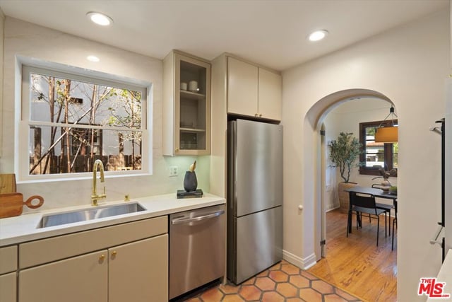 445 N Sweetzer Avenue, Los Angeles, CA 90048 — photo 17 of 46