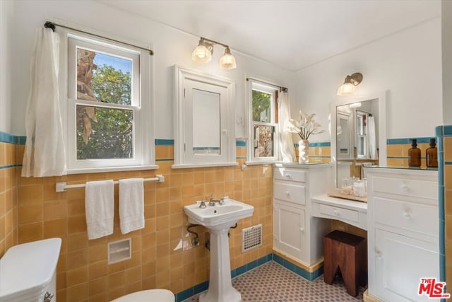 445 N Sweetzer Avenue, Los Angeles, CA 90048 — photo 29 of 46