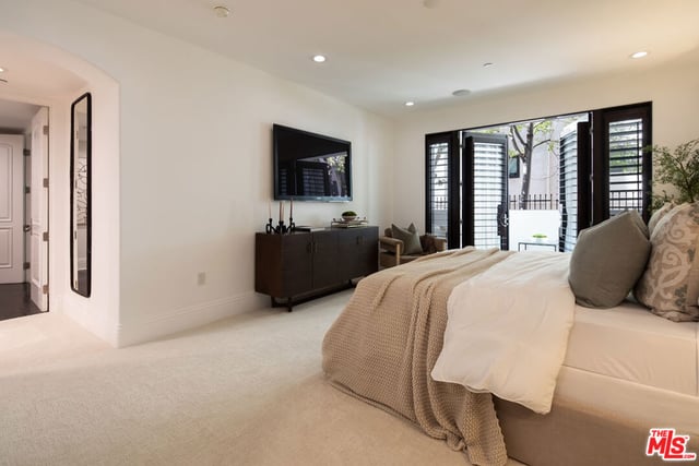 11715 Chenault Street 204, Los Angeles, CA 90049 — photo 21 of 38