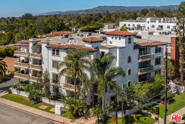 11715 Chenault Street 204, Los Angeles, CA 90049 — photo 4 of 38
