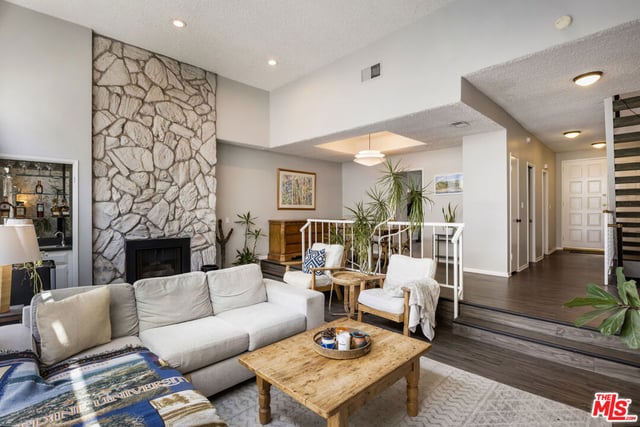 1012 10th Street 3, Santa Monica, CA 90403 — photo 6 of 41