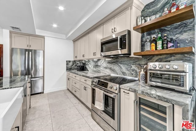 1221 N Kings Road 101, West Hollywood, CA 90069 — photo 4 of 31
