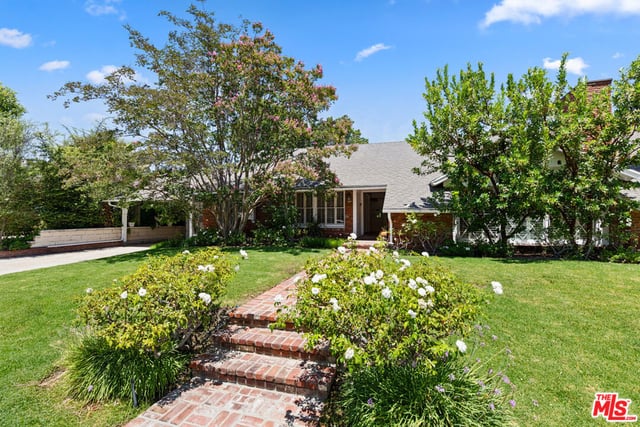 16011 Meadowcrest Road, Sherman Oaks, CA 91403 — photo 2 of 24