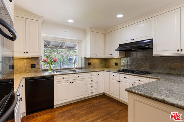 16011 Meadowcrest Road, Sherman Oaks, CA 91403 — photo 8 of 24