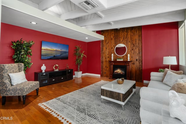 1425 E Palmer Avenue, Glendale, CA 91205 — photo 3 of 25