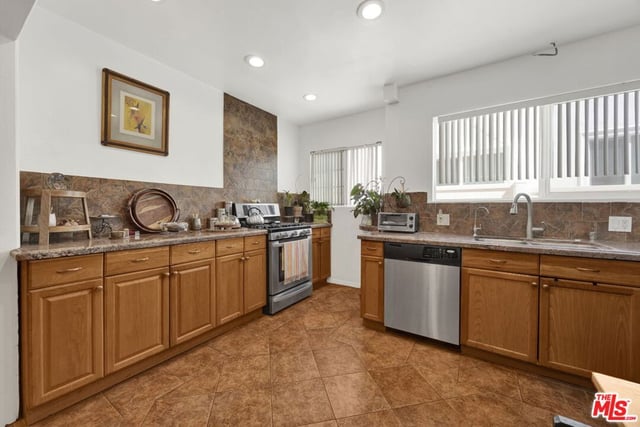 529 W Wilson Avenue, Glendale, CA 91203 — photo 12 of 45