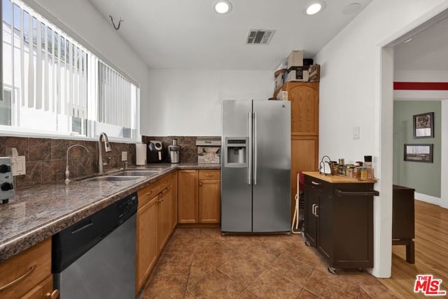 529 W Wilson Avenue, Glendale, CA 91203 — photo 14 of 45