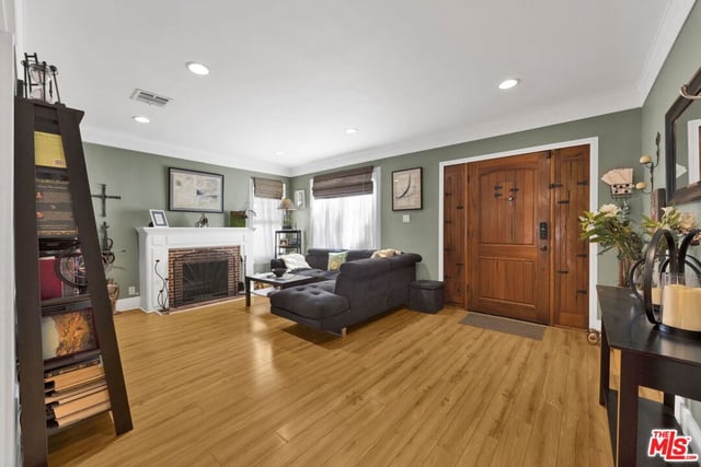529 W Wilson Avenue, Glendale, CA 91203 — photo 4 of 45