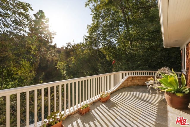2041 Mandeville Canyon Road, Los Angeles, CA 90049 — photo 26 of 48