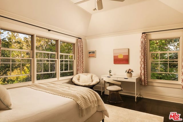 2041 Mandeville Canyon Road, Los Angeles, CA 90049 — photo 28 of 48