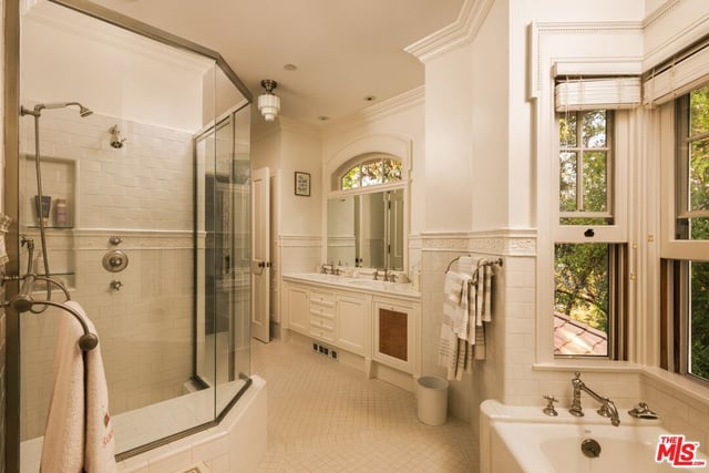 2041 Mandeville Canyon Road, Los Angeles, CA 90049 — photo 31 of 48