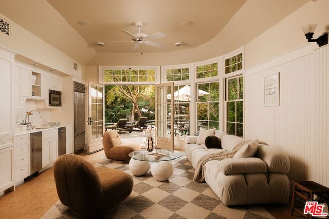 2041 Mandeville Canyon Road, Los Angeles, CA 90049 — photo 35 of 48