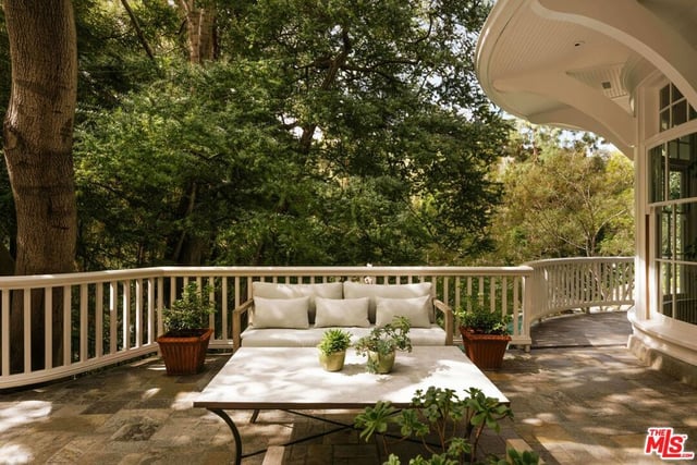 2041 Mandeville Canyon Road, Los Angeles, CA 90049 — photo 45 of 48