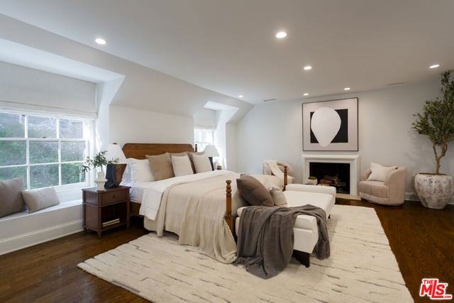 13176 Boca De Canon Lane, Los Angeles, CA 90049 — photo 10 of 27