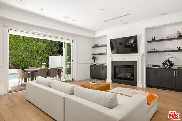 4104 Kraft Avenue, Los Angeles, CA 91604 — photo 3 of 23