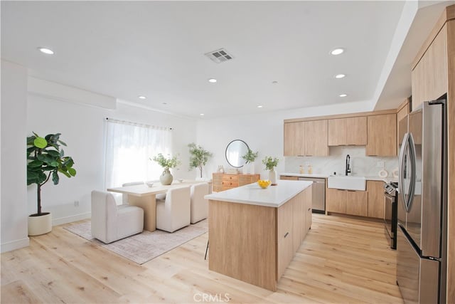 542 N Serrano Avenue, Los Angeles, CA 90004 — photo 2 of 21