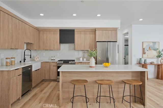 542 N Serrano Avenue, Los Angeles, CA 90004 — photo 5 of 21