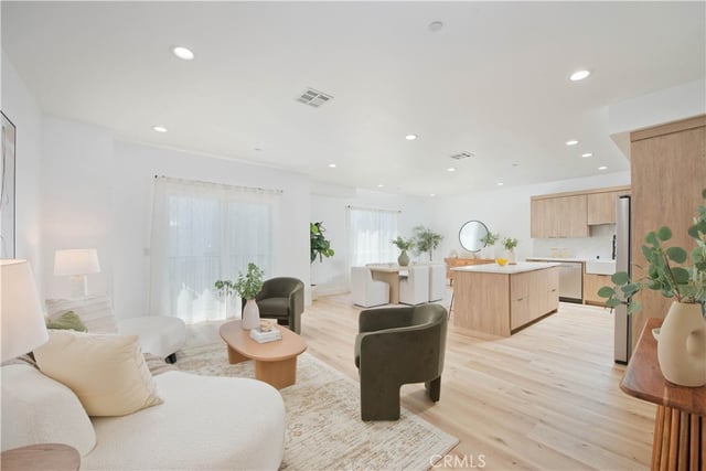 542 N Serrano Avenue, Los Angeles, CA 90004 — photo 6 of 21