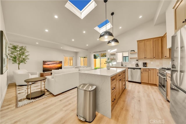 15331 Lemay Street, Van Nuys, CA 91406 — photo 4 of 42