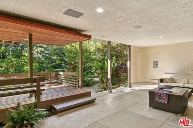 17269 Oak View Drive, Encino, CA 91316 — photo 35 of 47