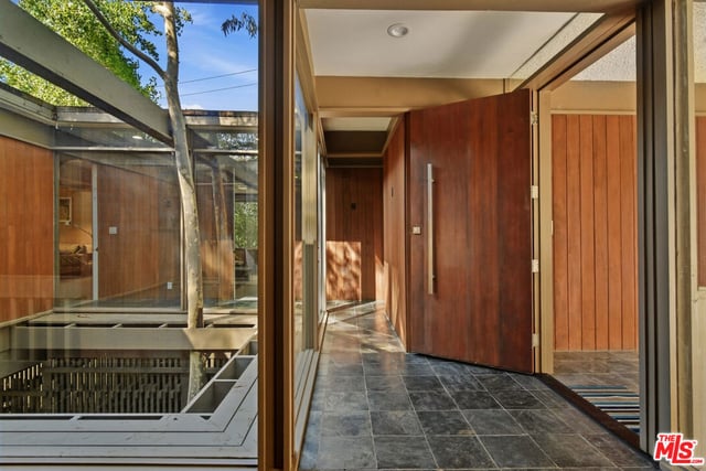 17269 Oak View Drive, Encino, CA 91316 — photo 4 of 47