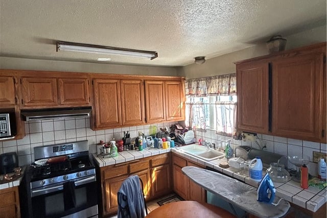 544 W 112th, Los Angeles, CA 90044 — photo 10 of 17