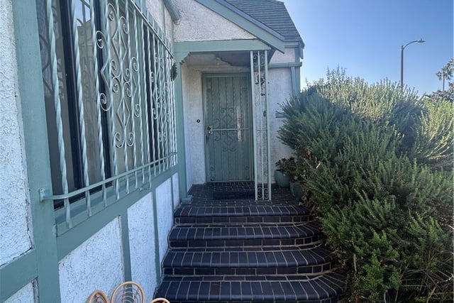 544 W 112th, Los Angeles, CA 90044 — photo 3 of 17
