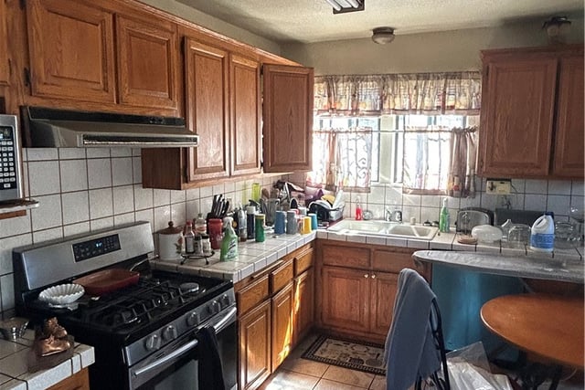 544 W 112th, Los Angeles, CA 90044 — photo 9 of 17