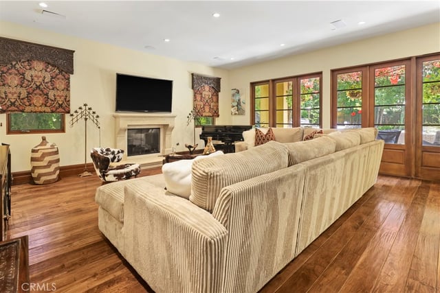12226 Paisley Lane, Los Angeles, CA 90049 — photo 10 of 29