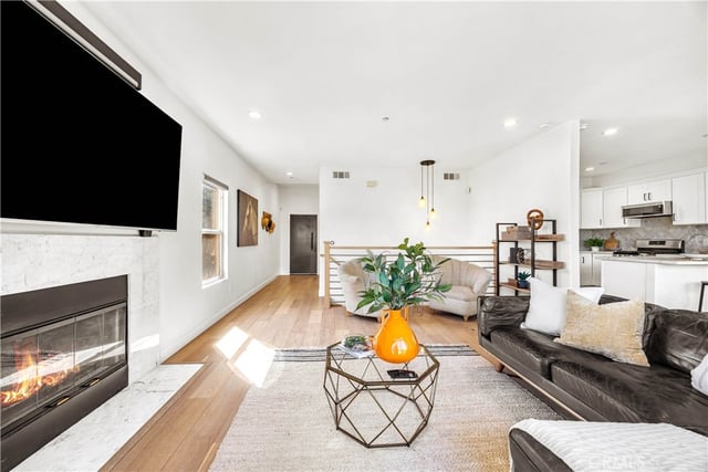 3822 Clayton Avenue, Los Angeles, CA 90027 — photo 4 of 25