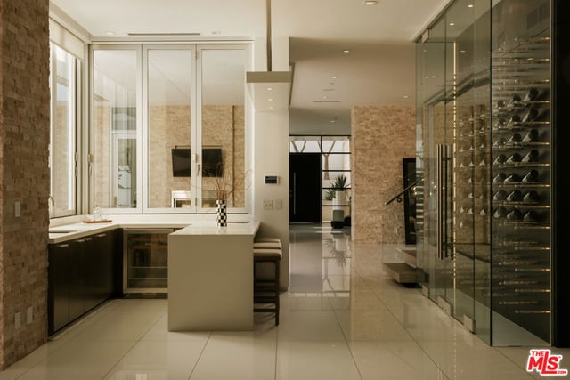 9311 Readcrest Drive, Beverly Hills, CA 90210 — photo 10 of 29