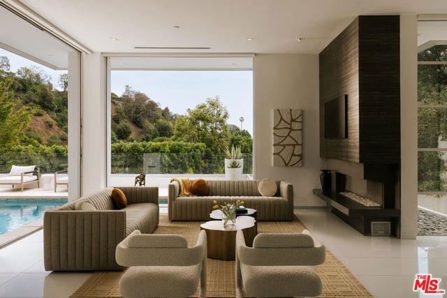 9311 Readcrest Drive, Beverly Hills, CA 90210 — photo 3 of 29