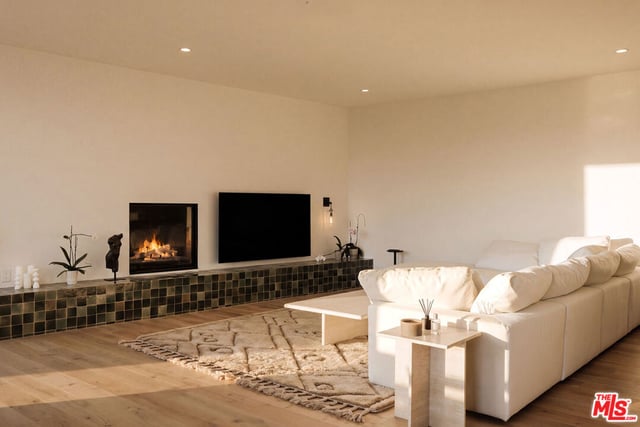 5698 Holly Oak Drive, Los Angeles, CA 90068 — photo 7 of 35