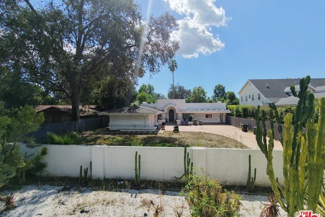 23460 Hatteras Street, Woodland Hills, CA 91367 — photo 2 of 25