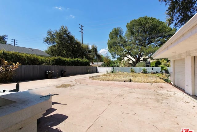23460 Hatteras Street, Woodland Hills, CA 91367 — photo 5 of 25