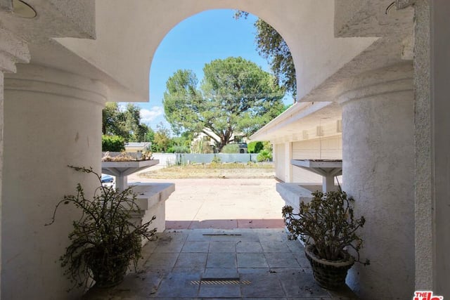 23460 Hatteras Street, Woodland Hills, CA 91367 — photo 7 of 25