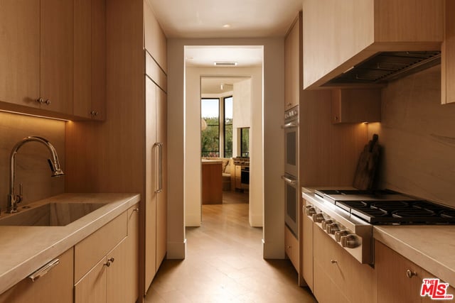 1122 La Altura Road, Beverly Hills, CA 90210 — photo 13 of 57