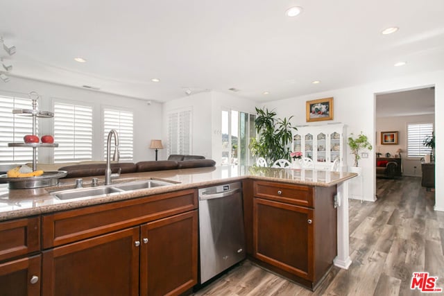 26070 Medici Court, Santa Clarita, CA 91350 — photo 7 of 37